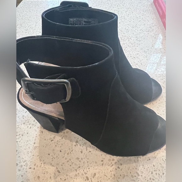 VIONIC Blakley Black Open Toe Sandal Block Heel with Concealed Orthotics. Size 8 - Picture 4 of 9